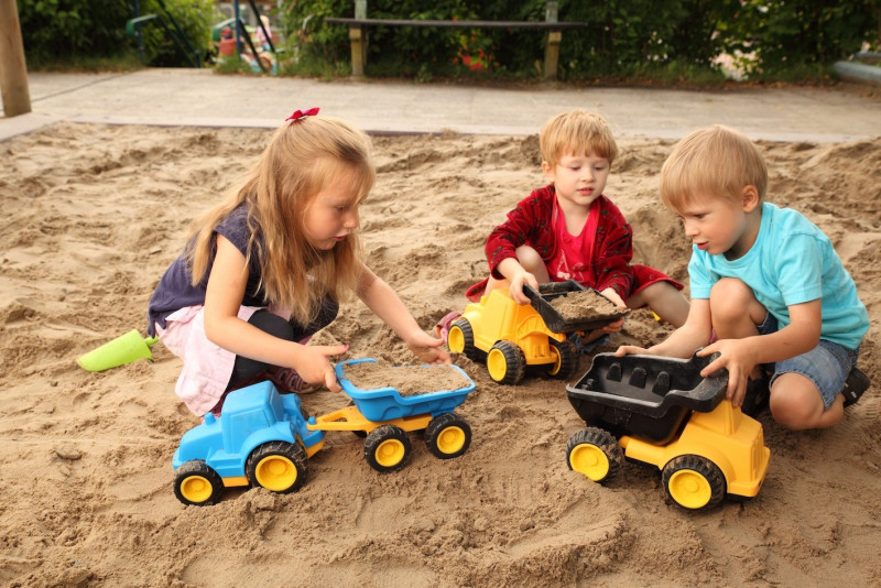 Camion Benne Plage Ecoiffier – Set De Sable Avec Seau, Pelle Et Moule – Fabriqué En France, Dès 18 Mois